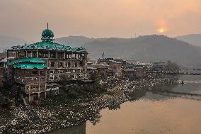 Daily Life In Kashmir