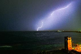 Heavy Downpours And Lightning Strikes Were Seen In Colombo