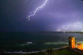 Heavy Downpours And Lightning Strikes Were Seen In Colombo