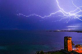 Heavy Downpours And Lightning Strikes Were Seen In Colombo