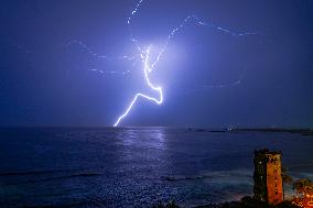 Heavy Downpours And Lightning Strikes Were Seen In Colombo