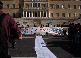 Greek Students Show Solidarity With Palestine