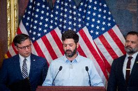 Bipartisan Candlelight Vigil At The US Capitol - Washington