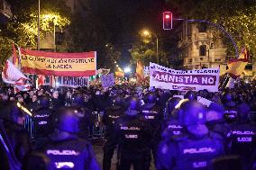Police And Protesters Clash Over Catalan Amnesty Law - Madrid