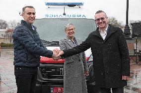 New ambulances for Ukrainian emergency care centers
