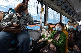CHINA-SICHUAN-CHENGDU-ELDERLY PEOPLE-BUS (CN)