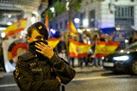 Catalan Independentists And Militants From The Spanish Far-right, Clash In Front Of The Central Police Station Of The Spanish Po