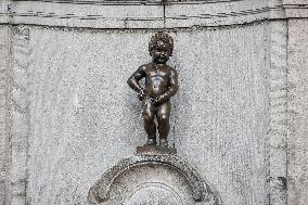 Manneken Pis The Urinating Boy Statue In Brussels