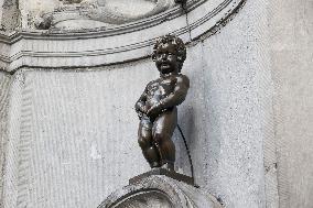 Manneken Pis The Urinating Boy Statue In Brussels