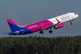 WizzAir Airbus A321 Departing From Eindhoven Airport