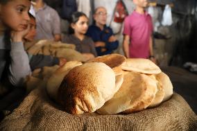 (FOCUS) MIDEAST-GAZA-PALESTINIAN-ISRAELI CONFLICT-BREAD