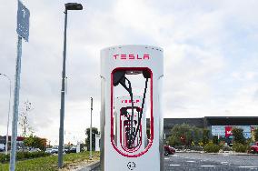 Tesla Electric Vehicle Charging Station - Montauban