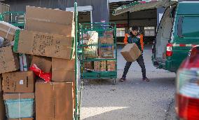 Double 11 Shopping Logistics Peak in Zouping