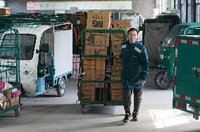 Double 11 Shopping Logistics Peak in Zouping