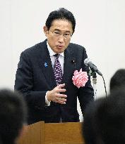 Japan PM Kishida discusses Constitution with students