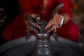 NEPAL-BHAKTAPUR-TIHAR-CLAY POT MAKING