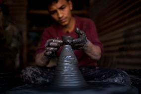 NEPAL-BHAKTAPUR-TIHAR-CLAY POT MAKING