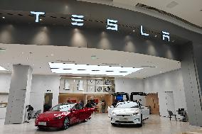 Tesla New Energy Vehicle Store in Shanghai