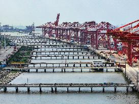 Taicang Zheng and International Wharf Approach Bridge