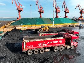 Vehicles Transfer Electric Coal in Lianyungang