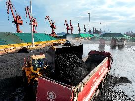 Vehicles Transfer Electric Coal in Lianyungang