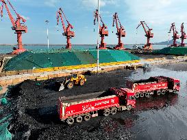 Vehicles Transfer Electric Coal in Lianyungang