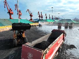 Vehicles Transfer Electric Coal in Lianyungang