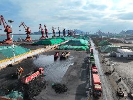 Vehicles Transfer Electric Coal in Lianyungang