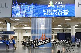 U.S.-SAN FRANCISCO-APEC-INTERNATIONAL MEDIA CENTER