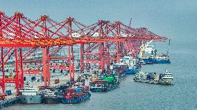 Zhenghe International Wharf Cargo Ship