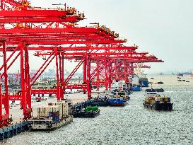 Zhenghe International Wharf Cargo Ship