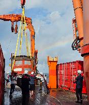 (EyesonSci)CHINA-XUELONG-ANTARCTIC SCIENTIFIC EXPEDITION-FISHING BOAT-RESCUE (CN)