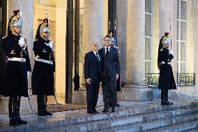 Emmanuel Macron greets King Norodom Sihamoni - Paris
