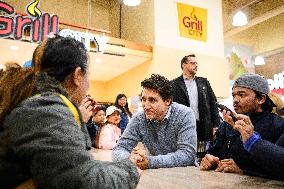 Justin Trudeau at a grocery store - Canada