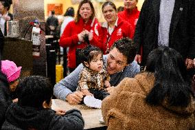 Justin Trudeau at a grocery store - Canada