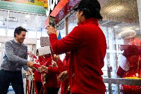 Justin Trudeau at a grocery store - Canada