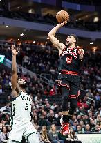 (SP)U.S.-MILWAUKEE-BASKETBALL-NBA-BULLS VS BUCKS