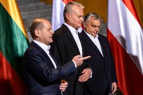 German Chancellor Scholz Hosts Gathering with some European Leaders