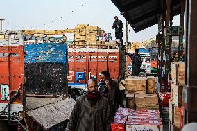 Kashmiri Apple Market