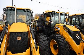 US Ambassador To Ukraine Hands Over Heavy Machinery To Ukraine's Regions In Kyiv, Amid Russia's Invasion Of Ukraine