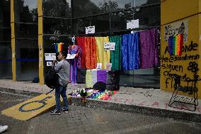 UNAM Students Set Up An Offering In Memory Of Jesús Ociel Baena; Non-binary Magistrate Of The Electoral Court Of The State Of Ag
