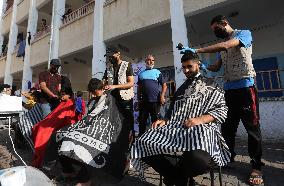 MIDEAST-GAZA-DISPLACED PEOPLE-HAIRCUT