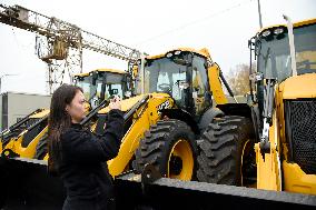 US donates 40 excavators to eastern and southern regions of Ukraine