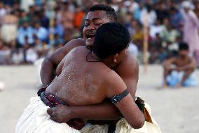 (SP) PAKISTAN-KARACHI-SINDHI-WRESTLING