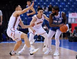 (SP)CHINA-QINGDAO-BASKETBALL-CBA LEAGUE-SHANGHAI VS QINGDAO (CN)