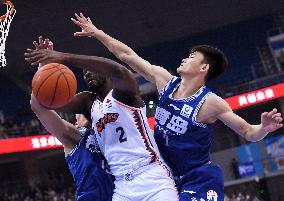 (SP)CHINA-QINGDAO-BASKETBALL-CBA LEAGUE-SHANGHAI VS QINGDAO (CN)