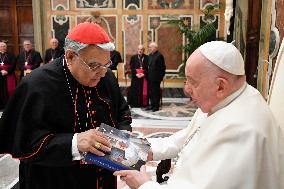 Pope Francis Holds An Audience - Vatican