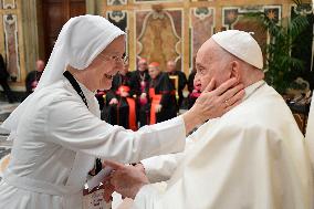 Pope Francis Holds An Audience - Vatican