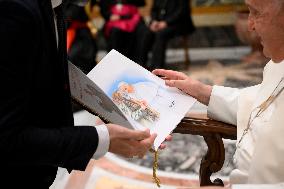 Pope Francis Holds An Audience - Vatican