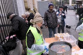 Volunteers distribute food to needy in Odesa